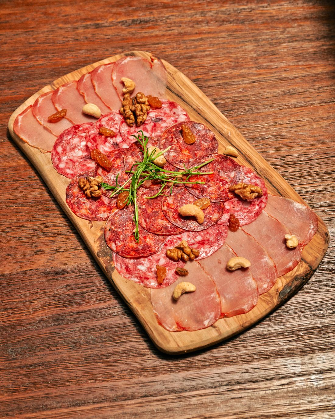 Planche de charcuteries ibériques, fruits secs